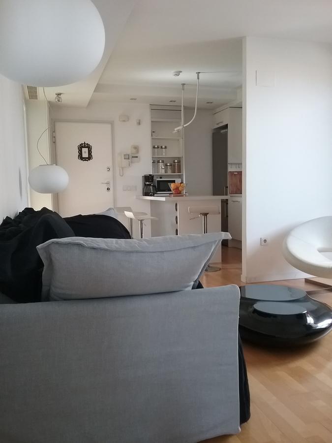 Lovely 2 Bedroom Terrace Wifi Parking Ac Heating Attic Valência Exterior foto