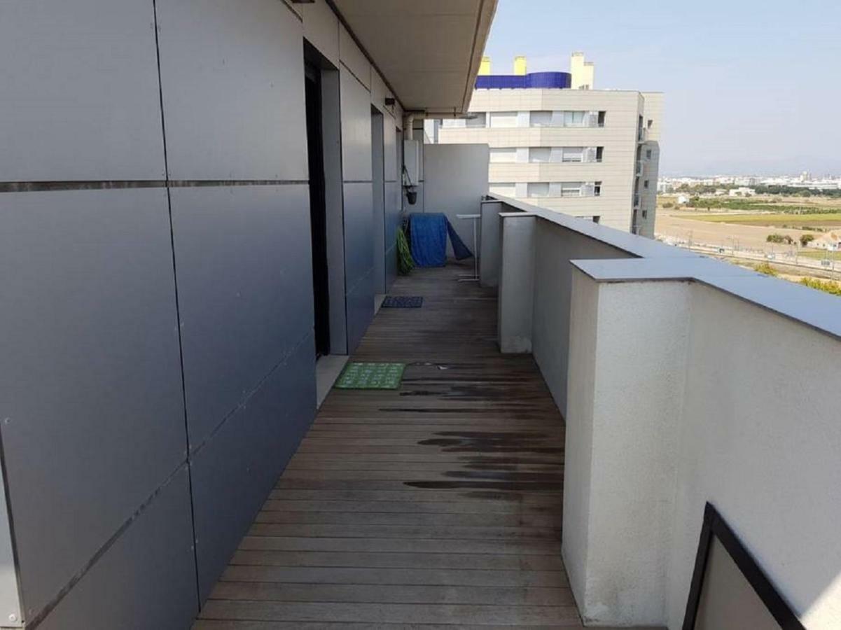 Lovely 2 Bedroom Terrace Wifi Parking Ac Heating Attic Valência Exterior foto